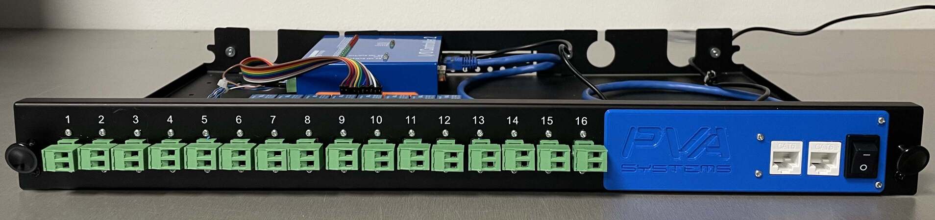 Automatisches Türöffnungssystem zum ersten mal in Betrieb
